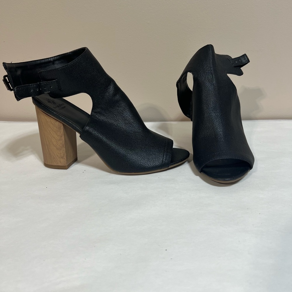 Size 9 Simply Vera black chunky heel